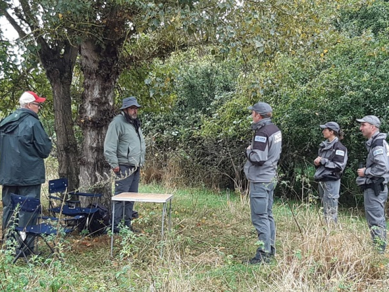 Contrôle de bivouac lors de la campagne Aires protégées 2024. Crédits : Pascale Tête.