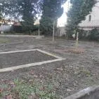 Carré potager et arbres fruitiers plantés dans la cour du service départemental de la Loire de l'OFB à Montbrison