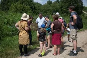 Photo montran une animation grand public sur les papillons dans le cadre d'un ABC