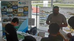 Animation sur un stand lors d'une journée thématique sur l'eau, organisée auprès de scolaires