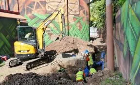 Photo de travaux de rénovation de conduites d'eau potable.