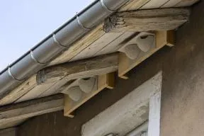 Nids artificiels pour hirondelles de fenêtre