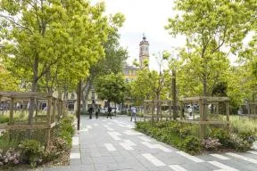 Espace vert dans la ville de Nice au printemps