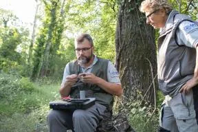 Baguage d'oiseaux dans la Réserve nationale de chasse et de faune sauvage de Donzère Mondragon