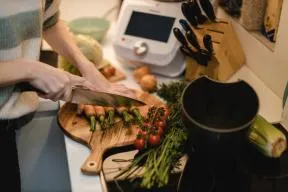 Cuisiner à la maison.