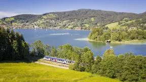 vue sur lac et train