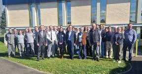 Photo de groupe d'Olivier Thibault entouré des agents OFB du Calvados et de partenaires locaux