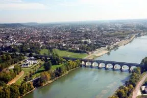 EAU DE GARONNE ENGAGEE IMAGE