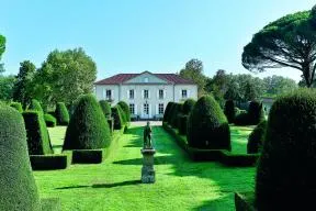 PIERRE FABRE ENGAGEE IMAGE