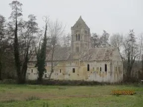 Vieille église de Thaon