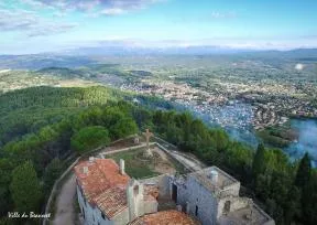 Le village vu de la Chapelle du Beausset Vieux