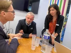 Photo de la rencontre entre Olivier Thibault, directeur général de l'OFB, Olivier Thibault, directeur général de l’OFB, Anne Van De Wiele, responsable de la coordination de la politique de la santé de la faune/biodiversité, Christophe Moulin, président de GDS France et Kristel Gache, directrice de GDS France au Salon de international de l'Agriculture