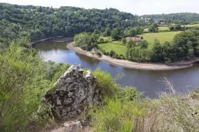 Méandre de la rivière en vallée de la Creuse