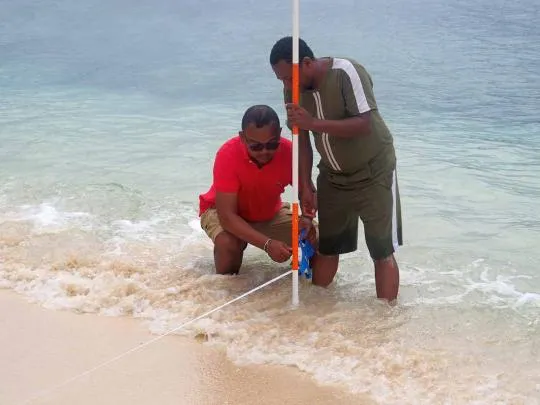Deux gestionnaires d'aires protégées qui coopèrent pour mettre en place un dispositif de signalement