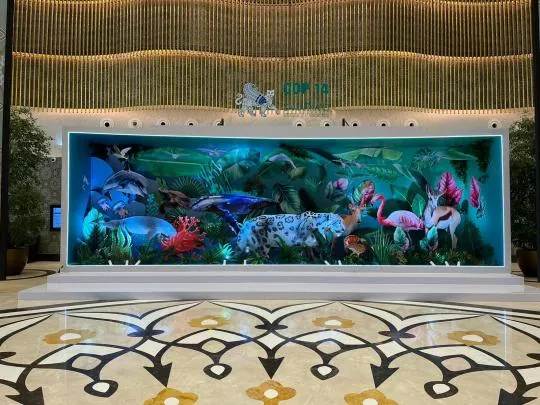 Photo de l'intérieur de bâtime où s'est tenue la COP14 à Samarcande